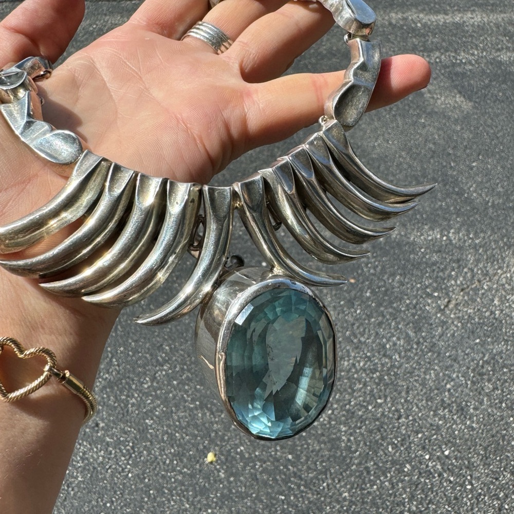 MEXICAN MODERNIST STERLING SILVER NECKLACE, MID 20th London Blue Topaz 399g - Picture 7 of 15